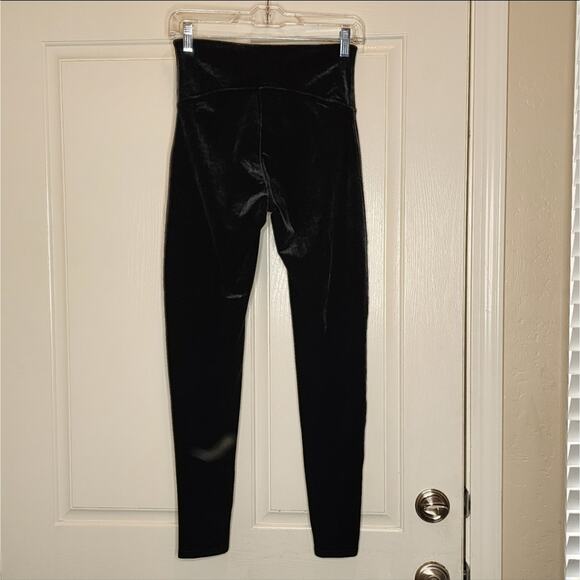 Spanx Velvet High Rise Leggings | Black | Medium - Picture 3 of 6